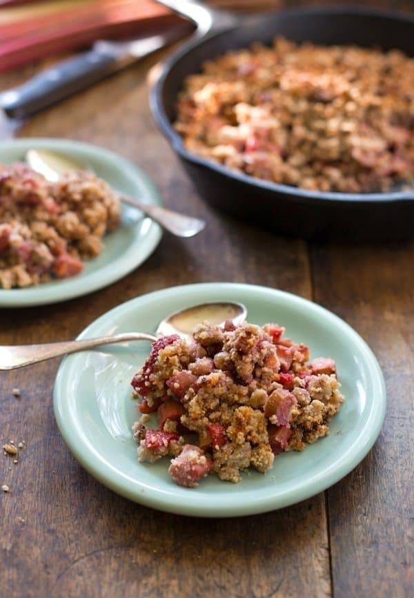 Paleo strawberry rhubarb crisp on teal plates.
