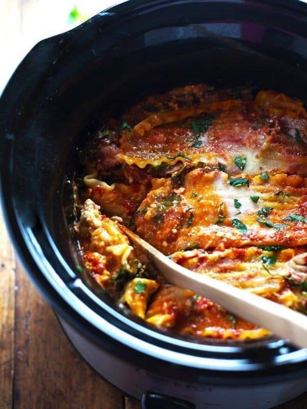 Super Easy Skinny Veggie Crockpot Lasagna - a handful of simple ingredients for a healthy family dinner. | https://sante-ici.today