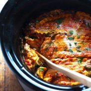 Super Easy Skinny Veggie Crockpot Lasagna - a handful of simple ingredients for a healthy family dinner. | https://sante-ici.today
